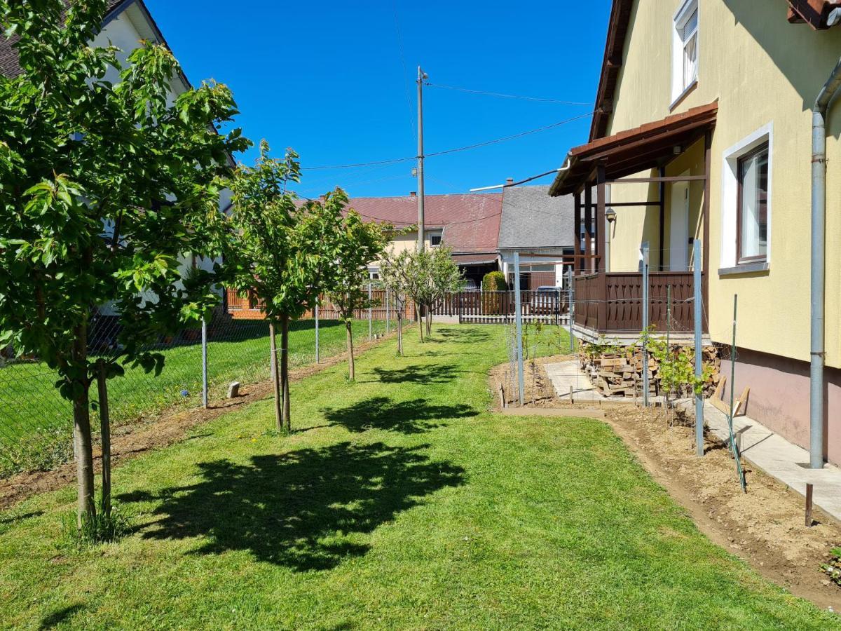 Gyoengyvirag Apartman Lenti Exteriér fotografie