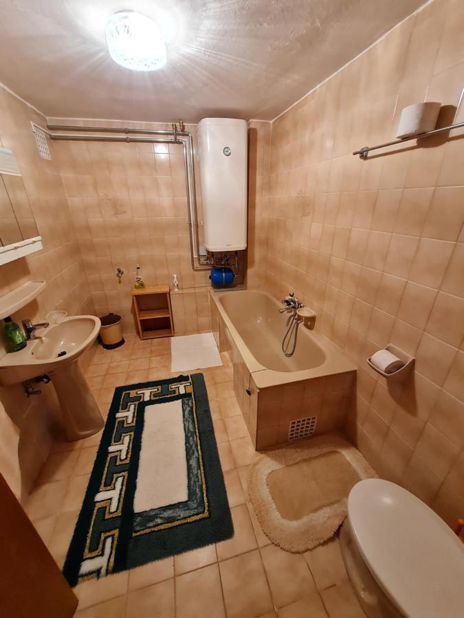 Gyoengyvirag Apartman Lenti Exteriér fotografie